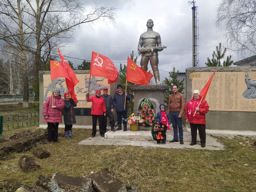 Мир труд май. День международной солидарности на огороде. Коммунисты. Мир труд май фото.