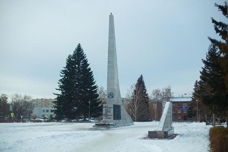 Памятники новоалтайска фото